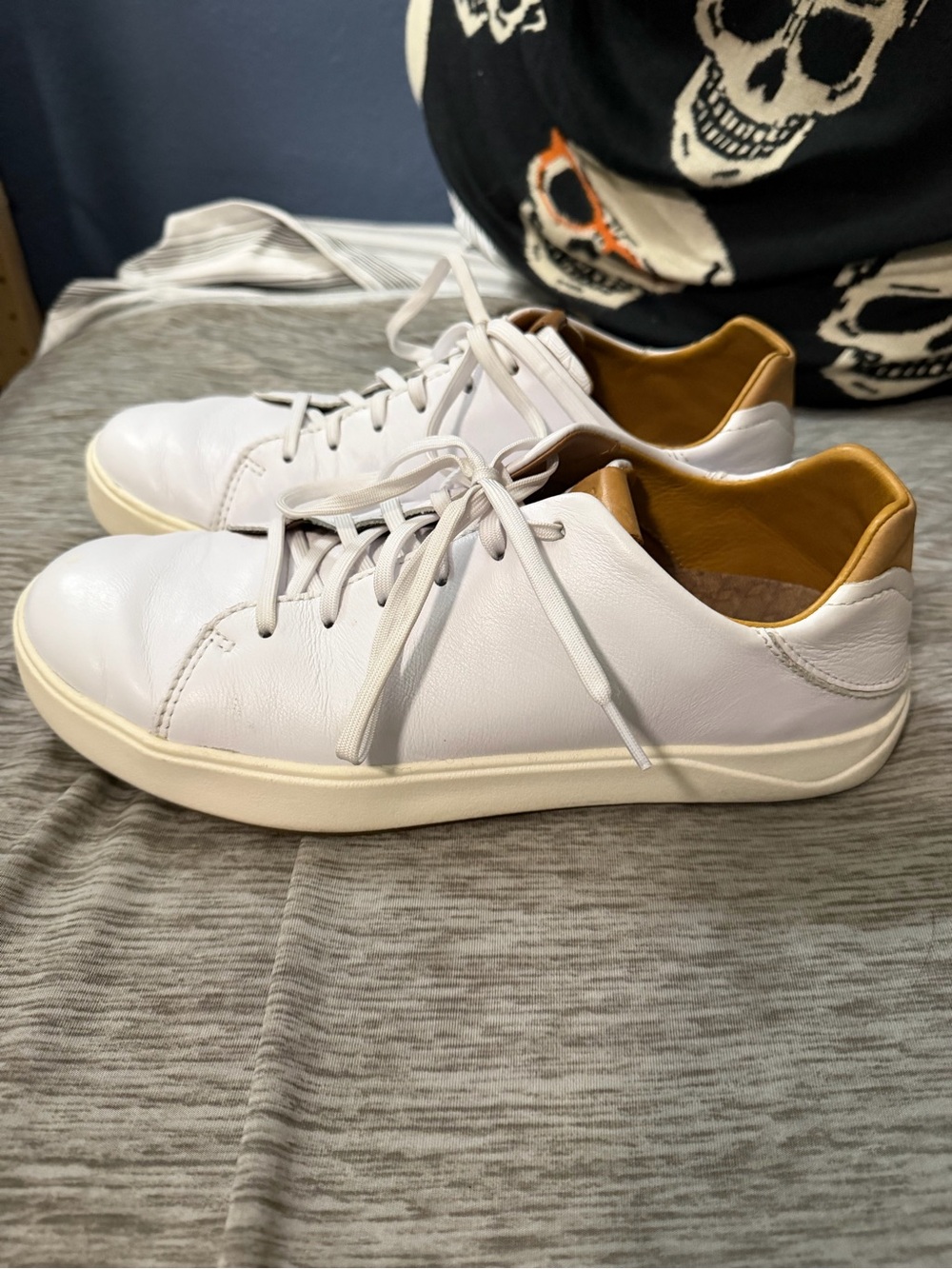 OluKai Lae’ahi Li’lli Men's White Leather Sneakers with Tan Lining - Picture 7 of 7